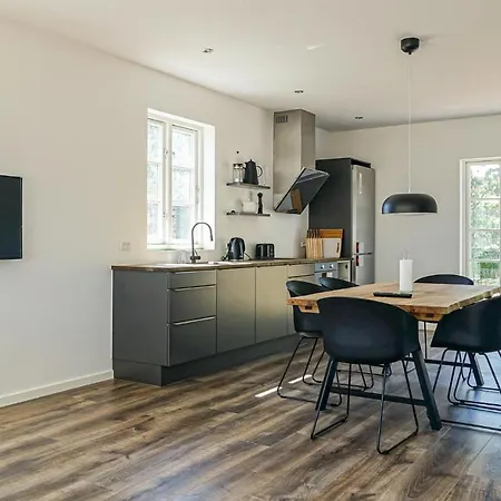 Awesome In With 2 Bedrooms And Wifi 2 דירה