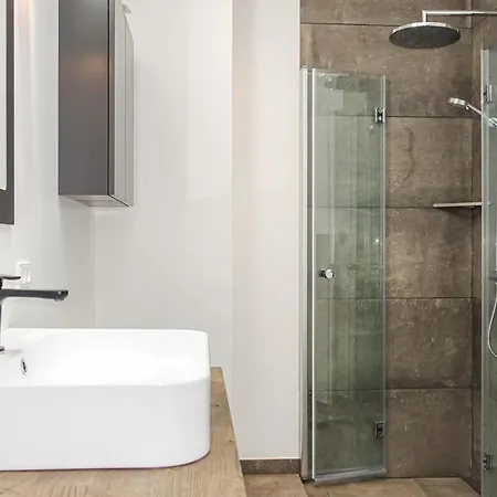 Awesome In With 2 Bedrooms And Wifi 2 דירה